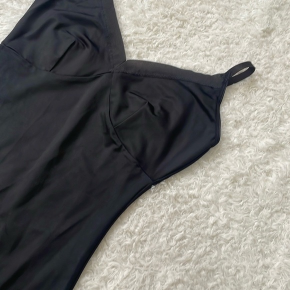 SPANX Black Chemise with V-Neckline and A-Line Silhouette - Picture 5 of 8